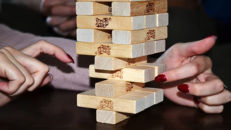 Read more about the article Jenga Game Rules and How to Play Guide