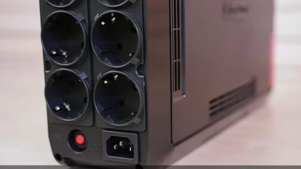CyberPower CP1500 UPS Review 6 Diagnostic test button