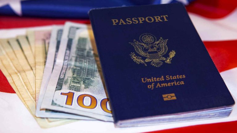 Read more about the article Earn Money While Traveling (Simple Methods)