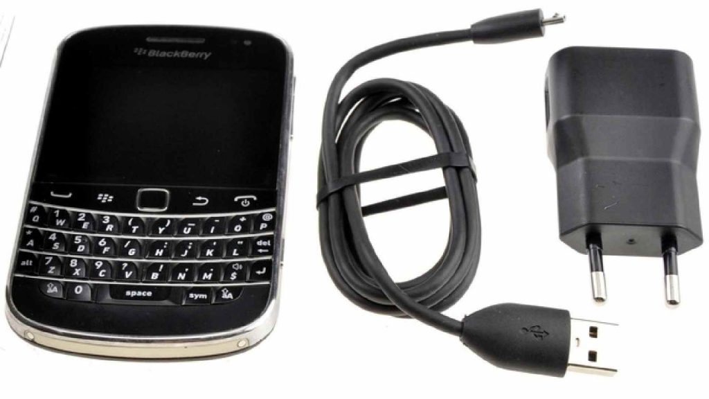 BlackBerry Bold 9900 Review 1