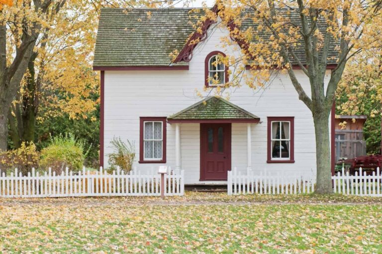 Read more about the article What First-Time Homebuyers Need to Know Before Purchasing a Fixer-Upper